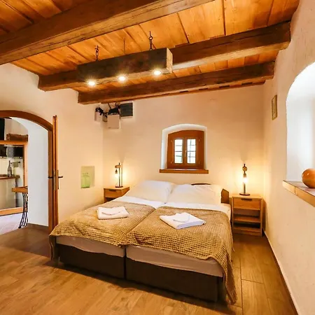 Villa Kisleshegy Doergicse Vendeghaz Sauna & Jakuzzi