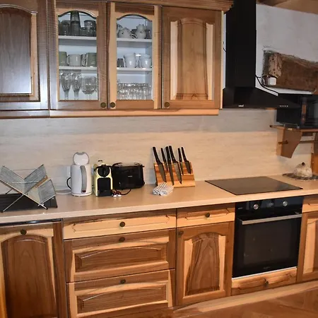 Kisleshegy Doergicse Vendeghaz Sauna & Jakuzzi Villa