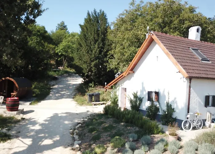 Kisleshegy Vendeghaz Villa *